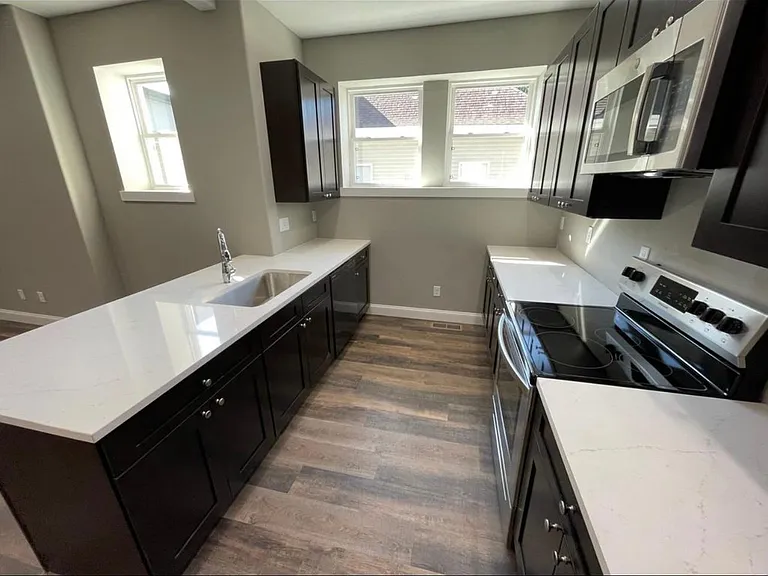453 S Main Ave — Photo 8