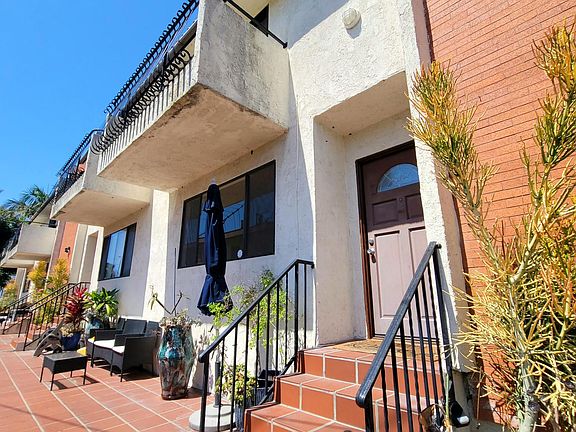 4th image of 2440 Penmar Ave APT 4