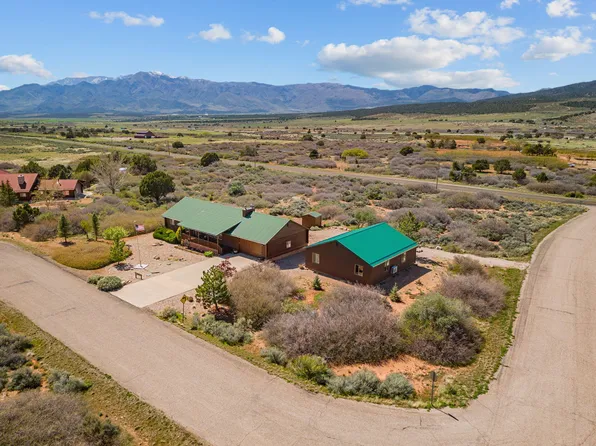 921 W Chuwi Path, New Harmony, UT 84757