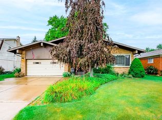 472 Riverside Dr, Wyandotte, MI 48192