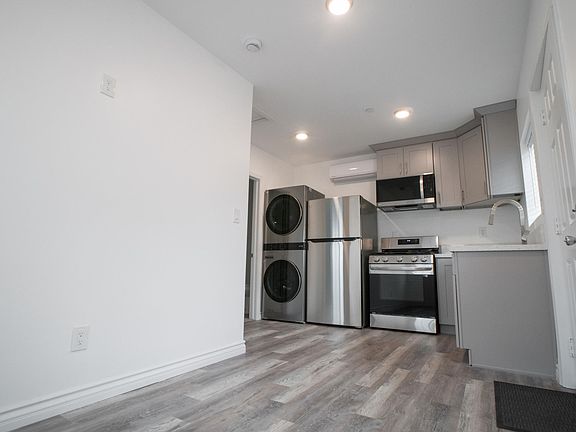 5th image of 1602 La Golondrina Ave