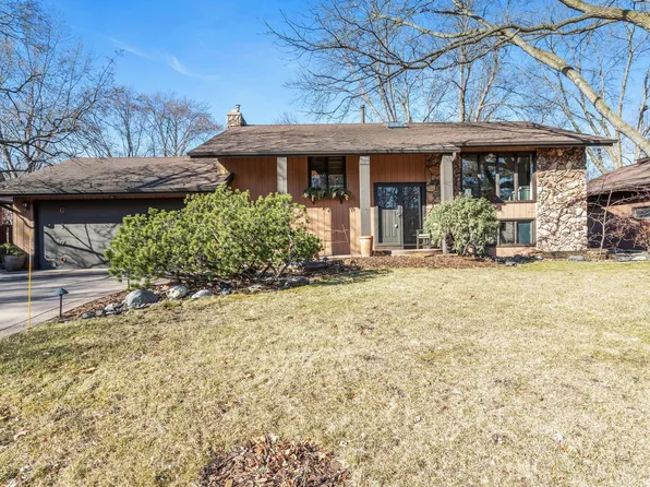 6170 Briardale Ct NE, Fridley, MN 55432