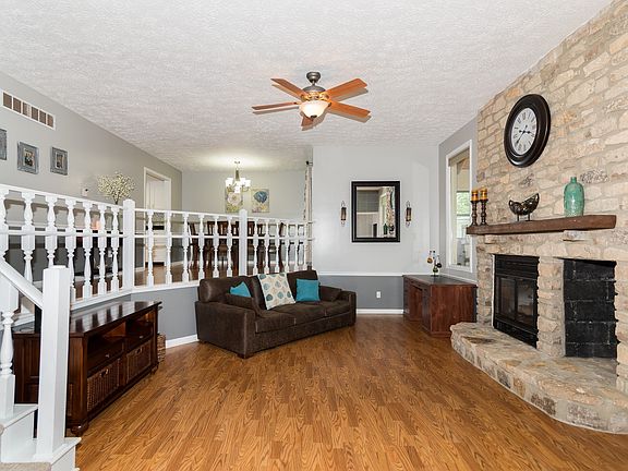 4th image of 12118 Valley Brook Ct