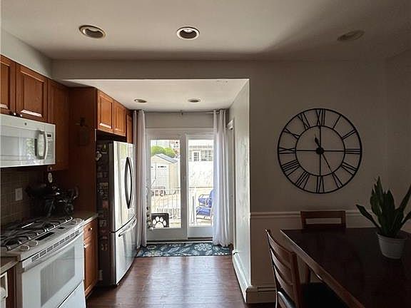 4th image of 2038 E 74th St