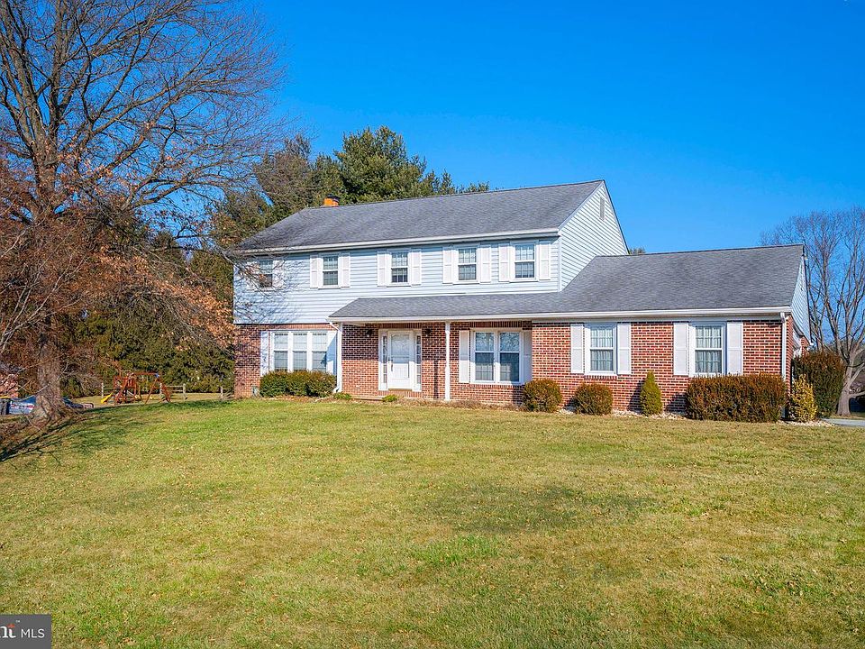 1st image of 34 Pierson Dr