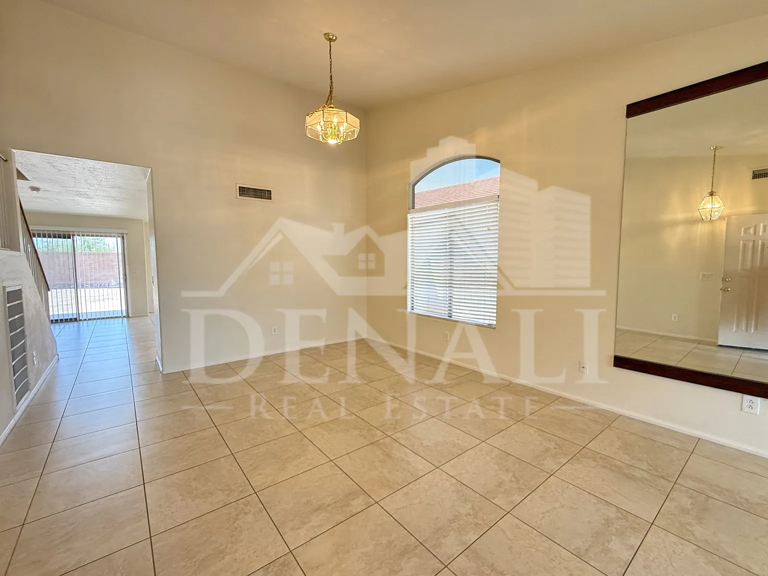 4 bed, 2.5 bath, 2038 sqft, $1,995 — Photo 3