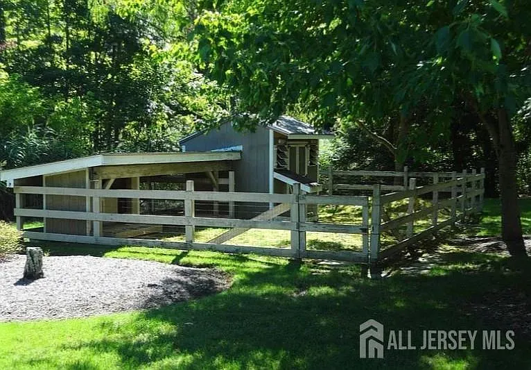 246 Fresh Ponds Rd — Photo 5