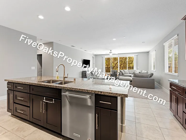 571 Willow Ridge Ct — Photo 11
