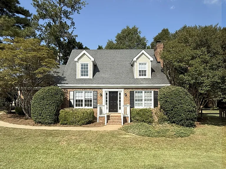 1050 Aiken Rd — Photo 1
