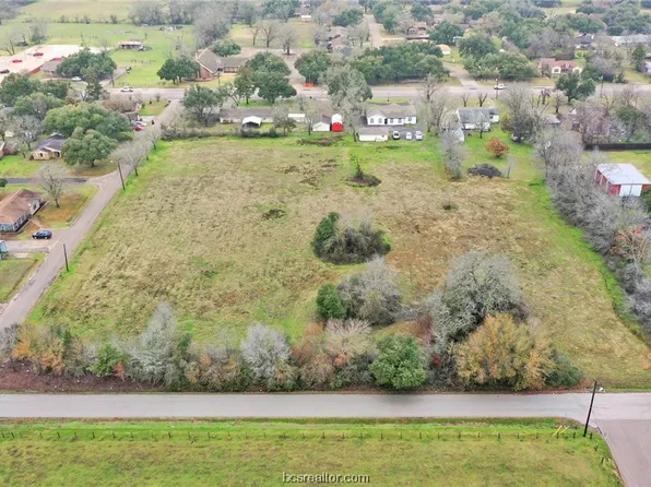 1305 E Morris St, Madisonville, TX 77864