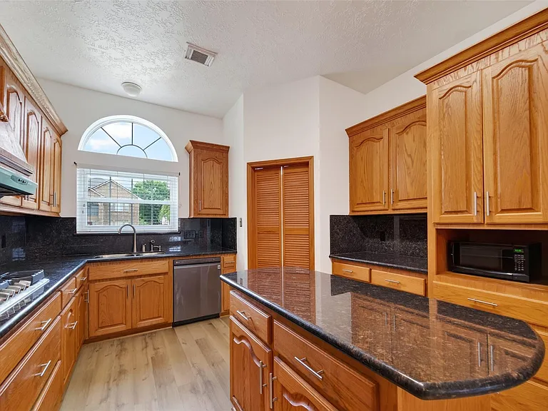 7403 Oak Walk Dr — Photo 16
