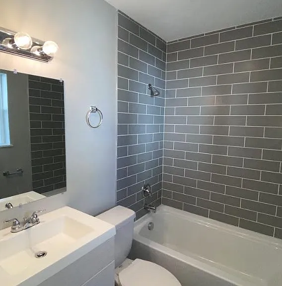814 Easton St — Photo 3