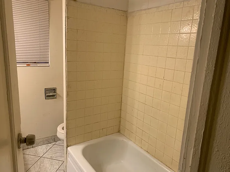 1815 Potomac Ave — Photo 12
