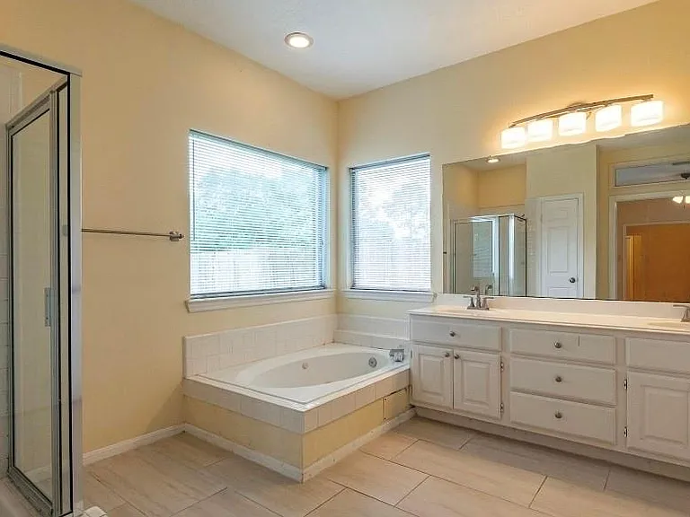 1207 Boulderwoods Dr — Photo 6