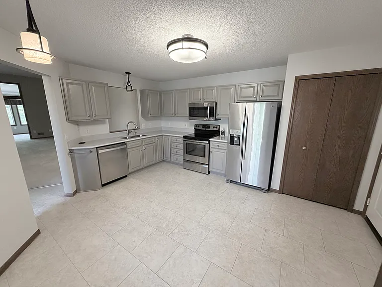 10843 Lexington Dr — Photo 2