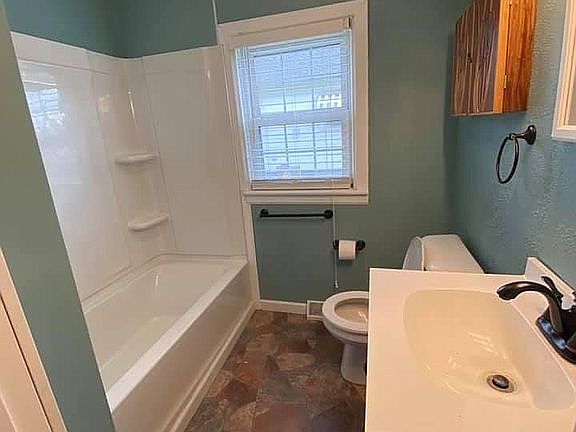 3rd image of 25 Pellville St