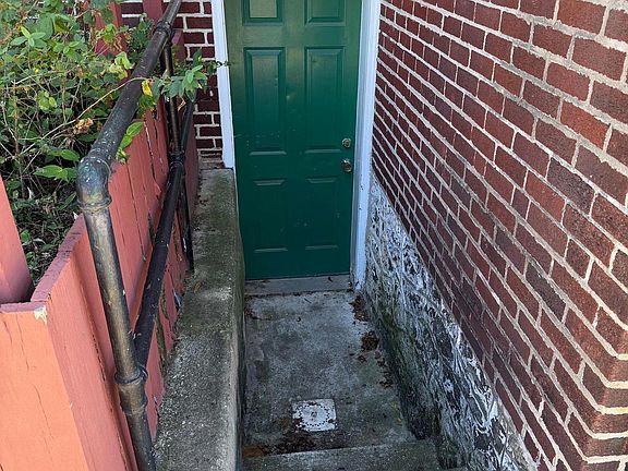4th image of 808 N Lincoln St