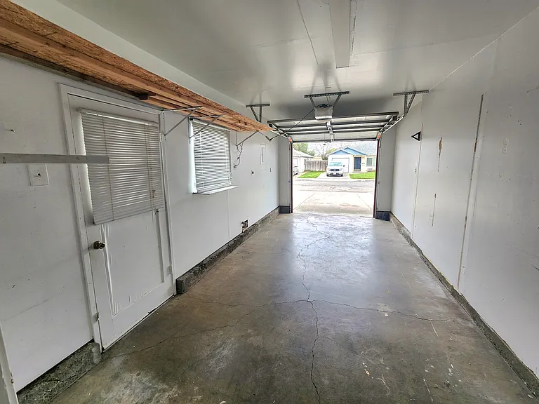 Jefferson St — Photo 14