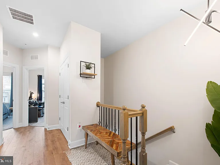 106 Albany Pl — Photo 5