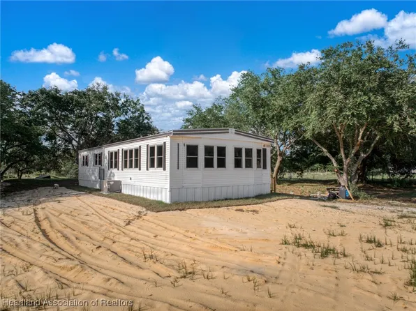 1608 W Holiday Dr, Lorida, FL 33857