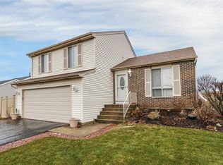 153 Red Cedar Dr, Streamwood, IL 60107