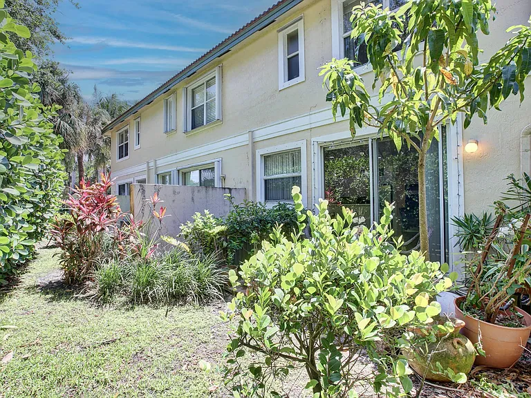 11705 NW 47th Dr — Photo 40