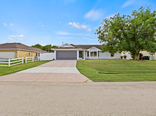 1542 SW Dycus Avenue, Port St Lucie, FL 34953