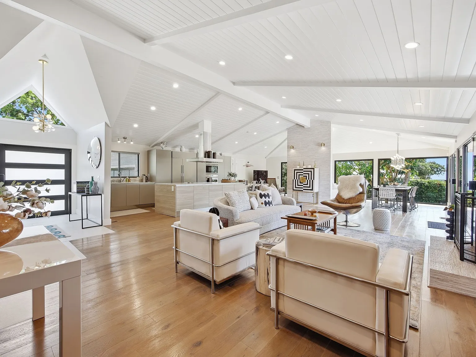 1402 Rodeo Dr — Photo 3