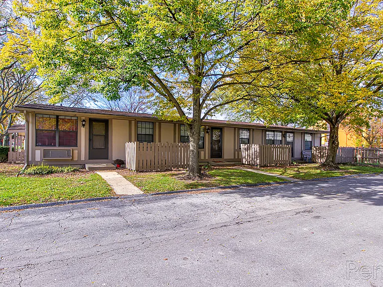 Ivywood Apartments — Photo 10