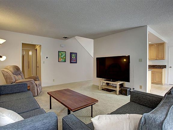 2nd image of 339 Orizaba Ave Unit A