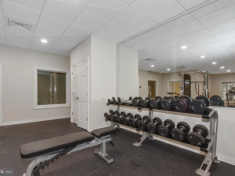 121 High Pointe Dr #38 — Photo 28