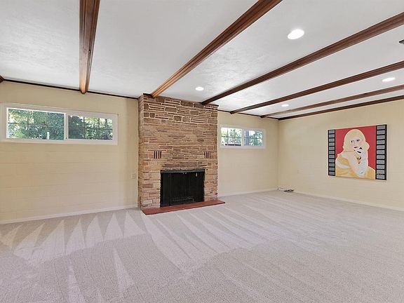 5th image of 1409 Claremont Way