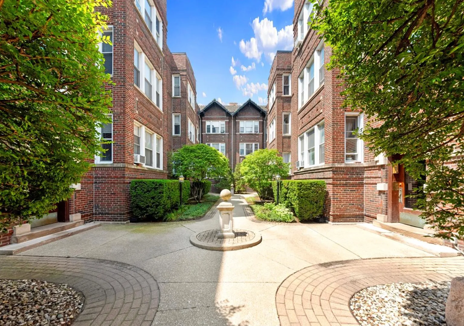2 bed, $2,300 — Photo 1