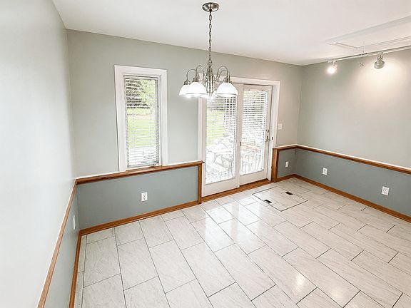 3rd image of 3481 Albion Rd