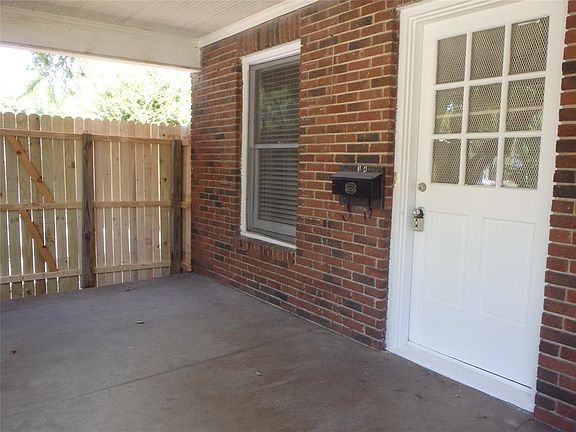 3rd image of 634 N Winnetka Ave