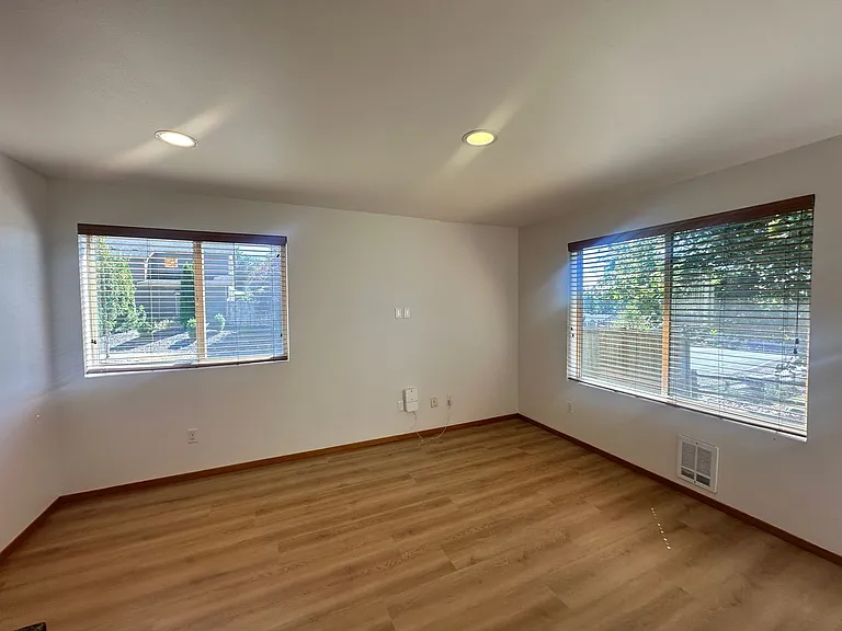 4002 82nd Ave NE — Photo 10