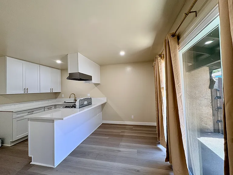 4572 Canoga St #B — Photo 7