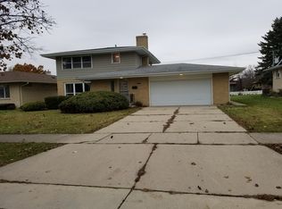 2508 Pearsall Pkwy, Waukegan, IL 60085