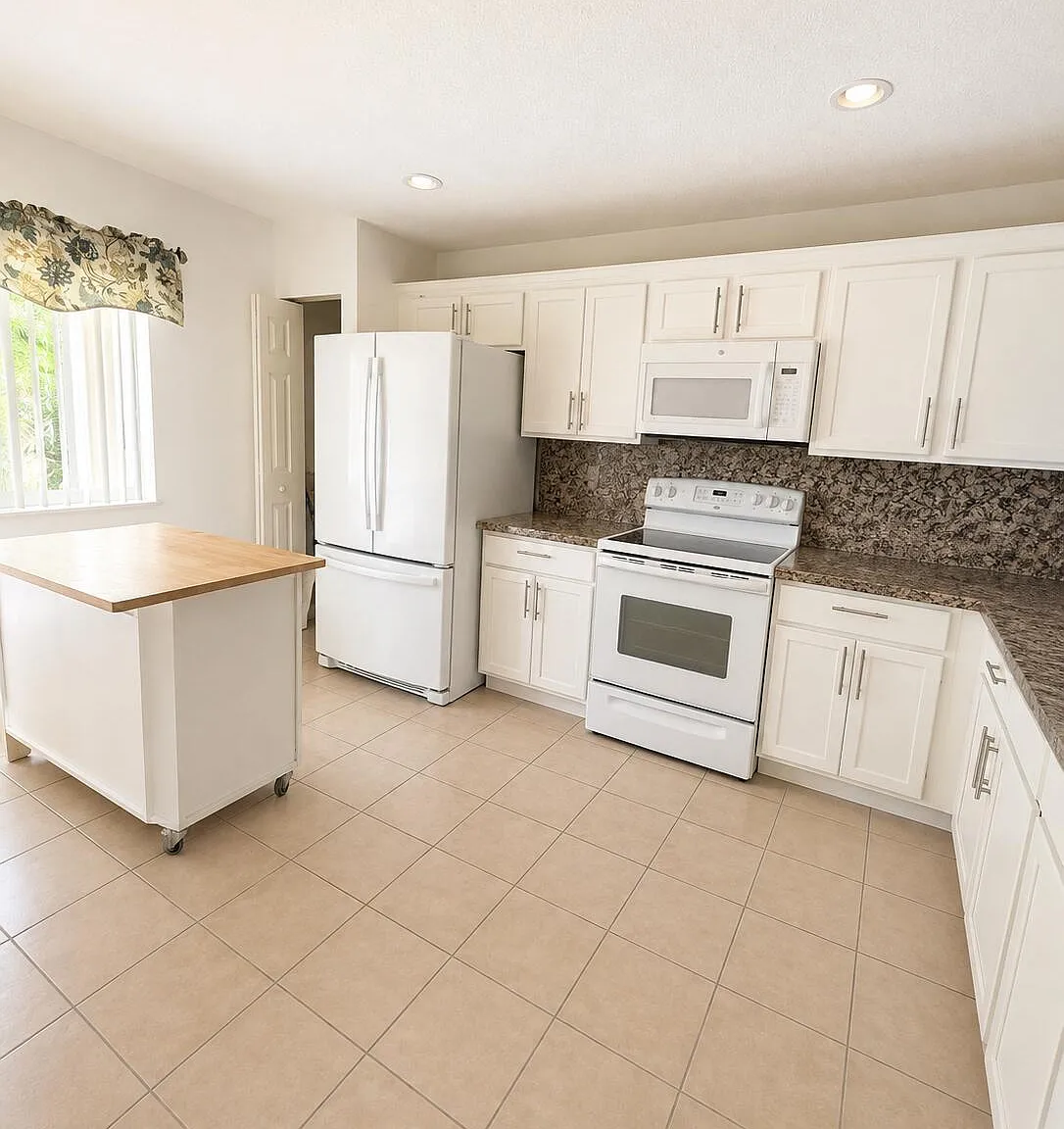3 bed, 2.5 bath, 1627 sqft, $2,700 — Photo 4