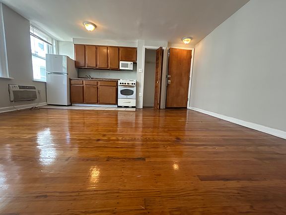 3rd image of 3416 Spring Garden St #11