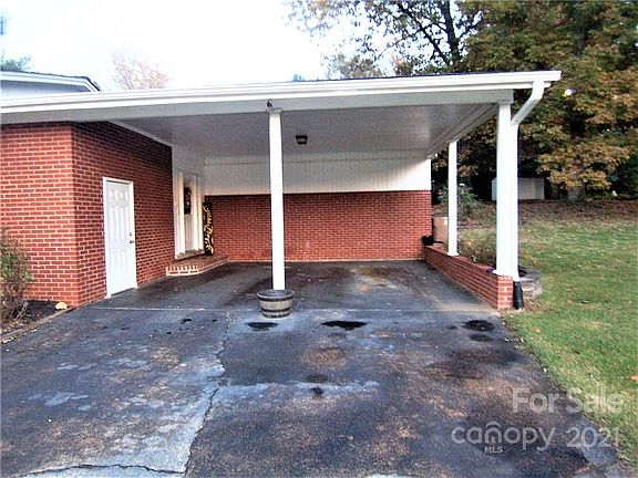 4th image of 615 Tina Dr