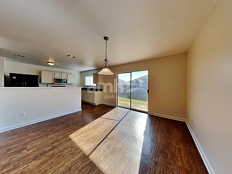 2040 Bliss Rd — Photo 5