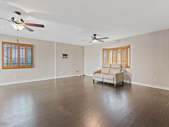 5th image of 429 Sunburst Dr