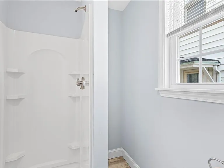 37 Tyndall Ave — Photo 10