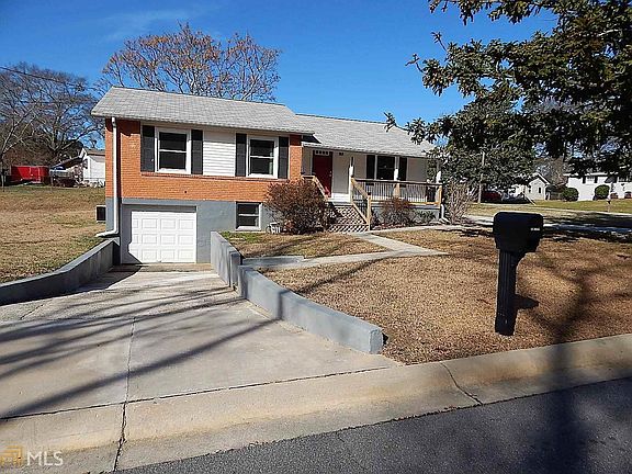 2nd image of 3076 Highland Dr SE