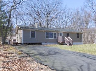 126 Keystone Dr, Dingmans Ferry, PA 18328