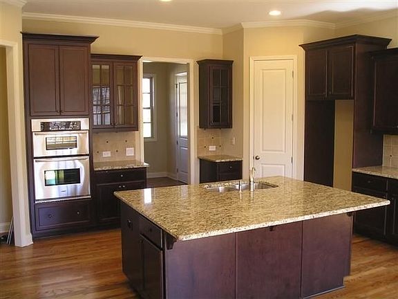 4th image of 1568 Glenhaven Way