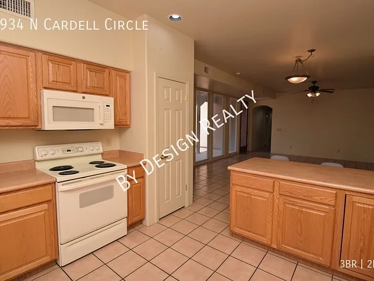 2934 N Cardell Cir — Photo 12