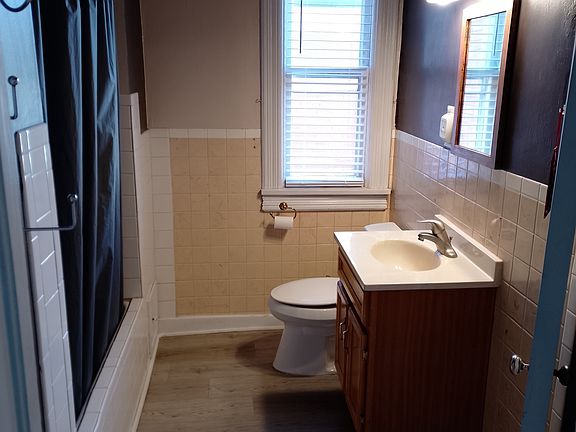 2nd image of 407 W 13th St