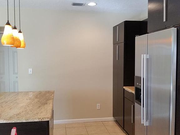 5th image of 107 Foxwood Dr